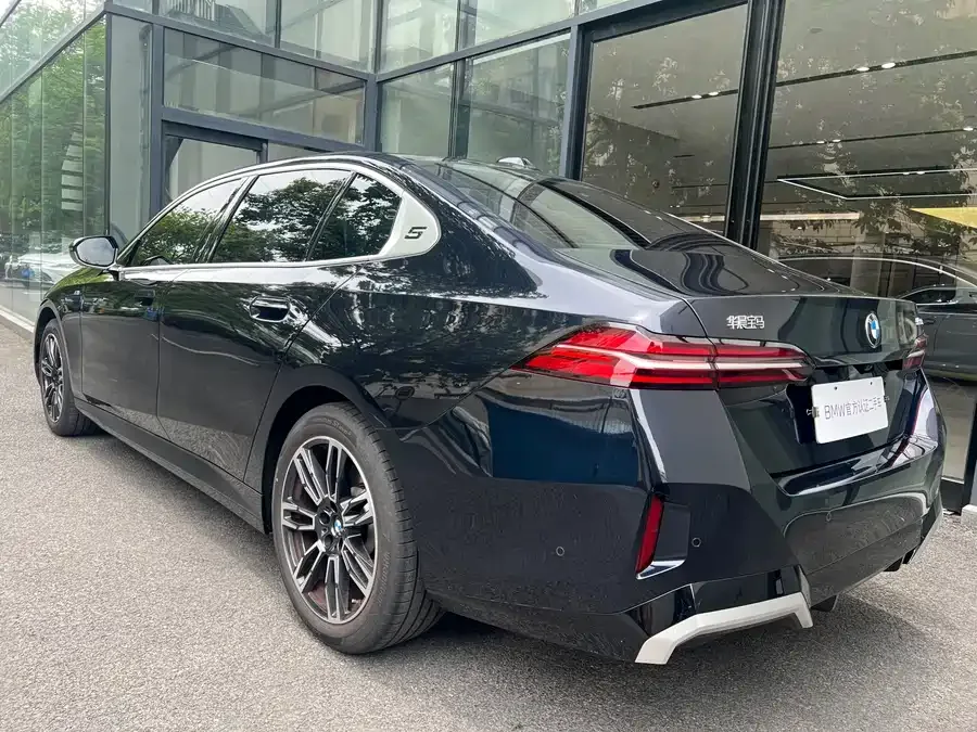 BMW 5 Series BMW 5 Series 2025 525Li M Sport Package 2025 — миниатюра 2
