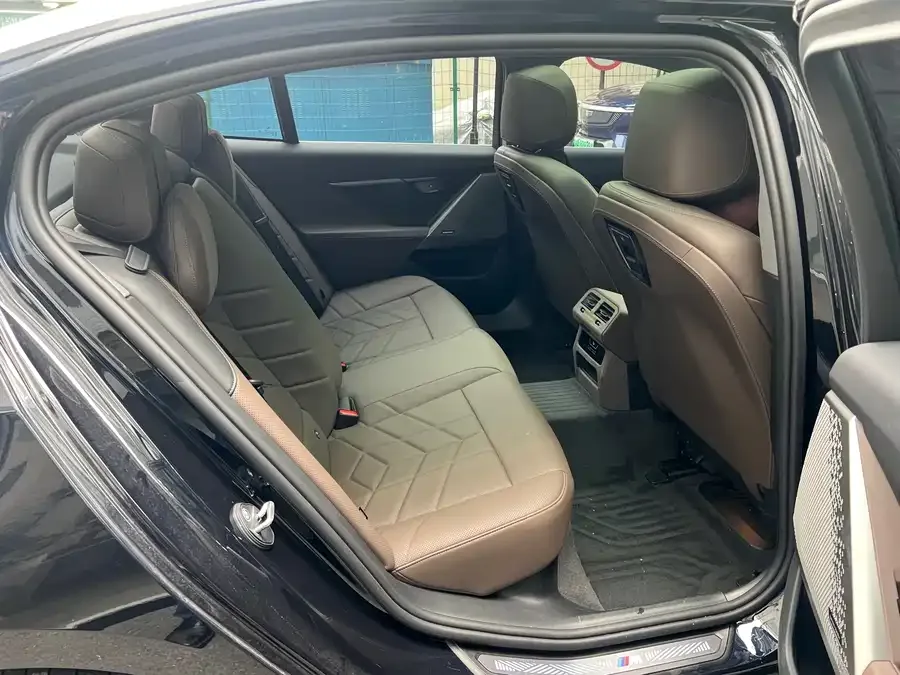 BMW 5 Series BMW 5 Series 2025 525Li M Sport Package 2025 — миниатюра 4