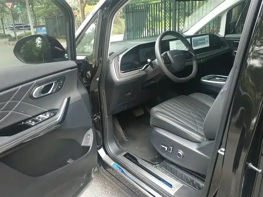 Maxus G90 2022 2.0T Nebula seven-seater version 2022 — миниатюра 3