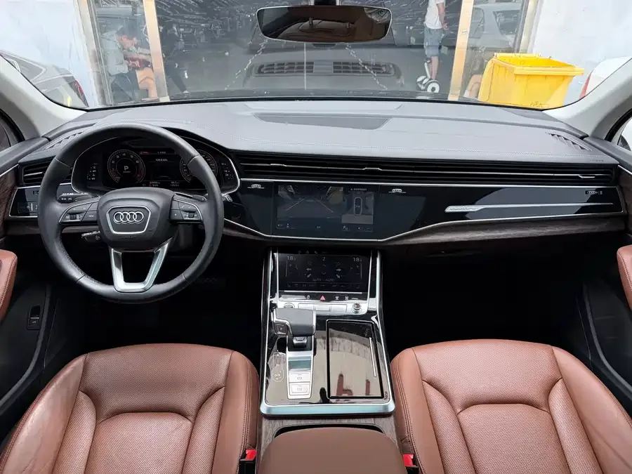 Audi Q7 2023 45 TFSI quattro S line sports model 2023 — миниатюра 4