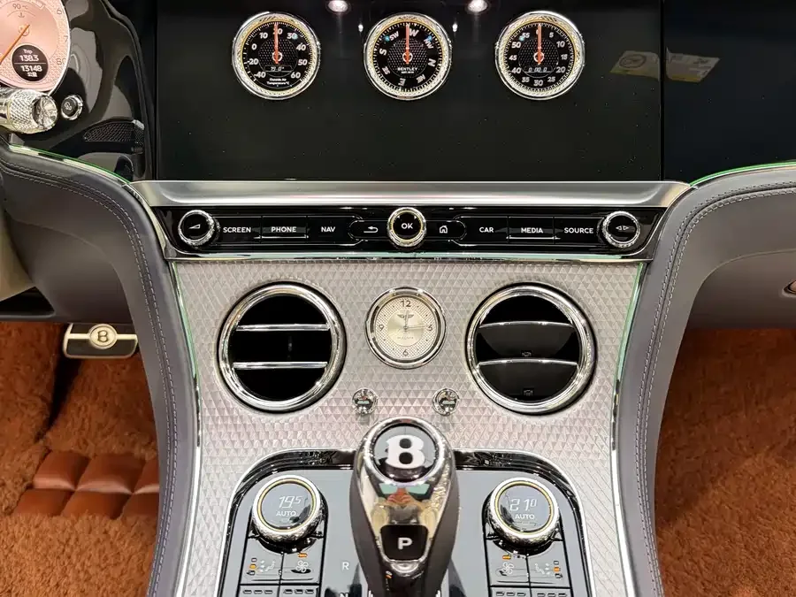 Bentley Continental 2024 Continental 4.0T GT V8 Mulliner 2023 — миниатюра 4