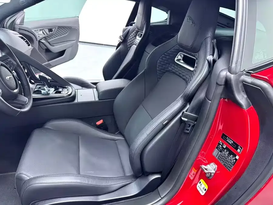 Jaguar F-Type 2024 P300 75th Anniversary Collection Hardtop Edition 2024 — миниатюра 2