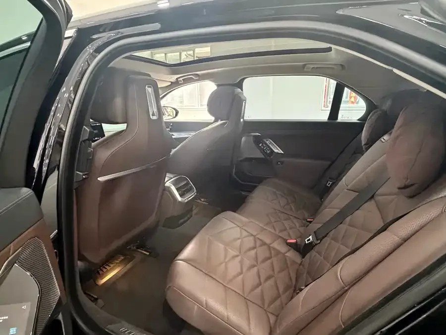 BMW i7 2023 eDrive50L Leading M Sports Package 2024 — миниатюра 2