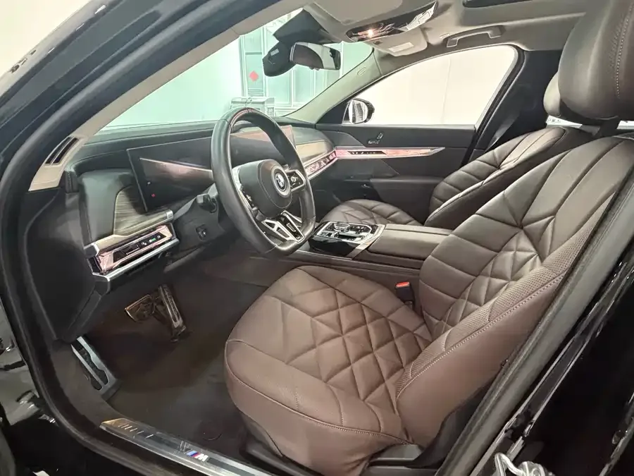 BMW i7 2023 eDrive50L Leading M Sports Package 2024 — миниатюра 4