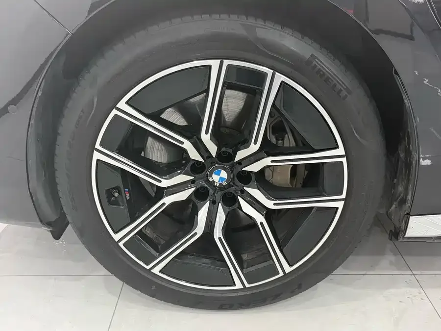 BMW i7 2023 eDrive50L Leading M Sports Package 2024 — миниатюра 5