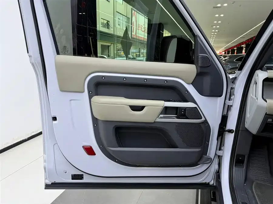 Land Rover guard Land Rover Defender 2022 90 2.0T P300 Tiger Ambition Edition 2023 — миниатюра 5