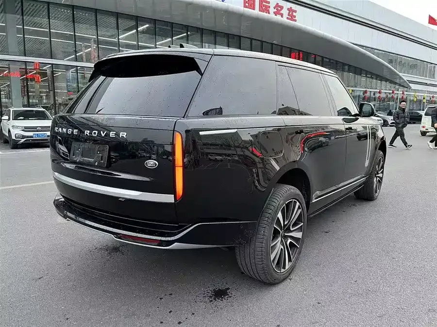 Land Rover Range Rover Range Rover 2025 3.0 L6 400PS Genesis Extended Edition 2025 — миниатюра 3