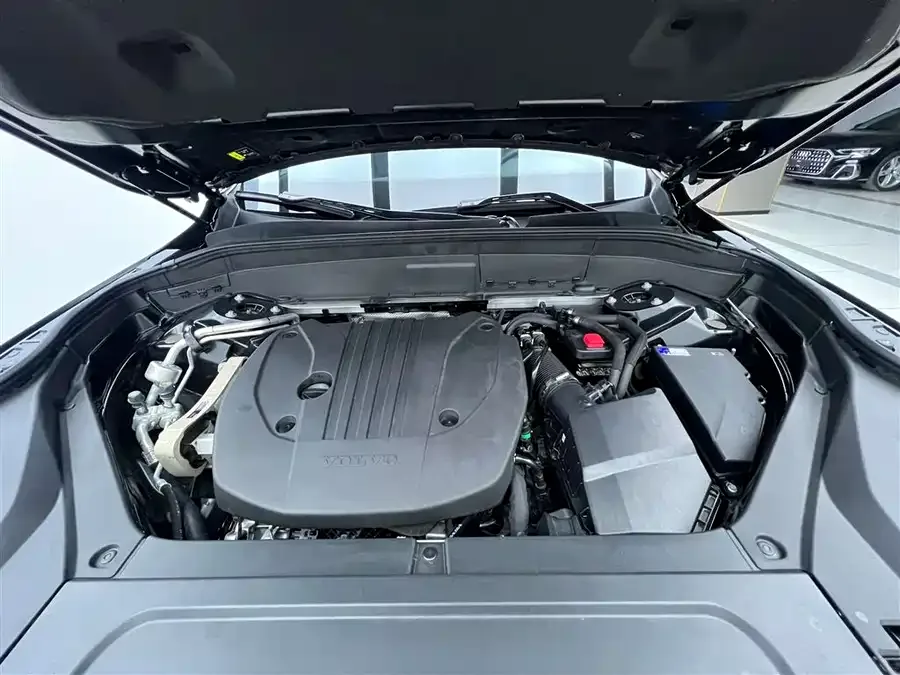 Volvo XC90 2023 B5 Zhixing Deluxe Edition 7-seater 2024 — миниатюра 3