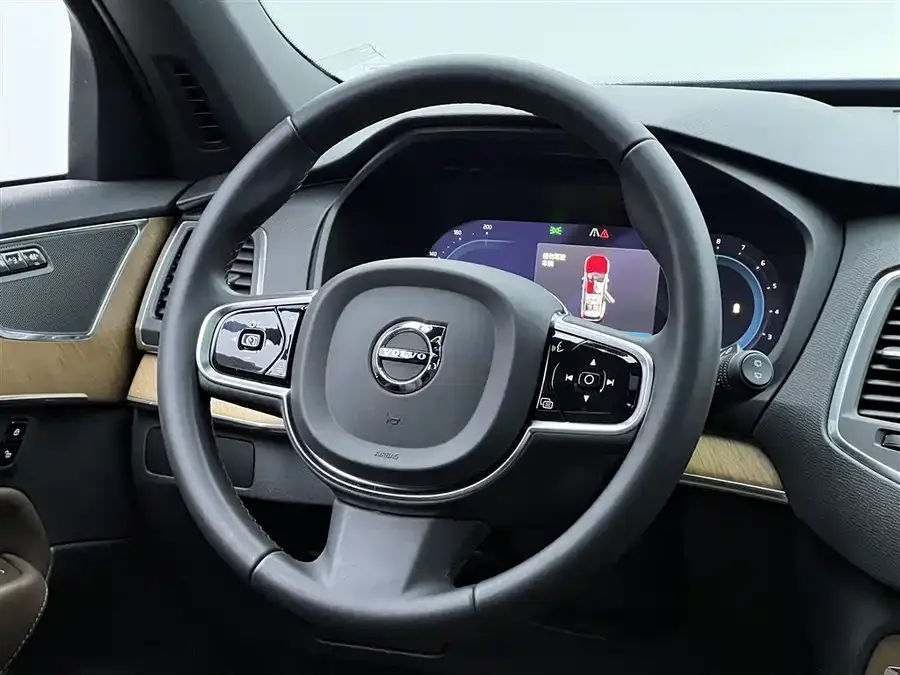 Volvo XC90 2023 B5 Zhixing Deluxe Edition 7-seater 2024 — миниатюра 4