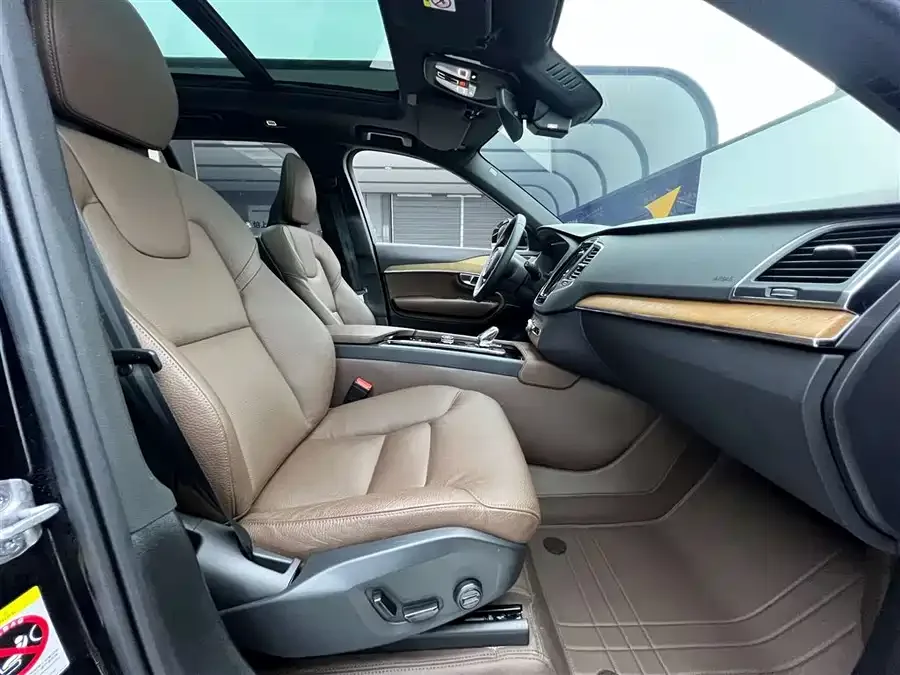 Volvo XC90 2023 B5 Zhixing Deluxe Edition 7-seater 2024 — миниатюра 5