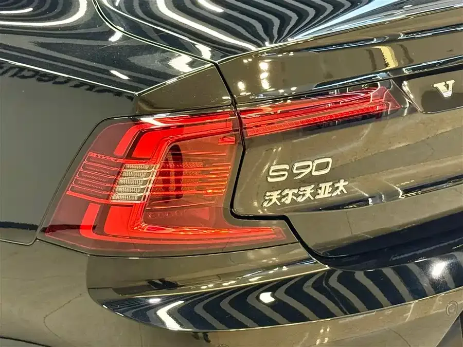 Volvo S90 2024 B5 Zhiyuan Luxury Edition 2024 — миниатюра 3