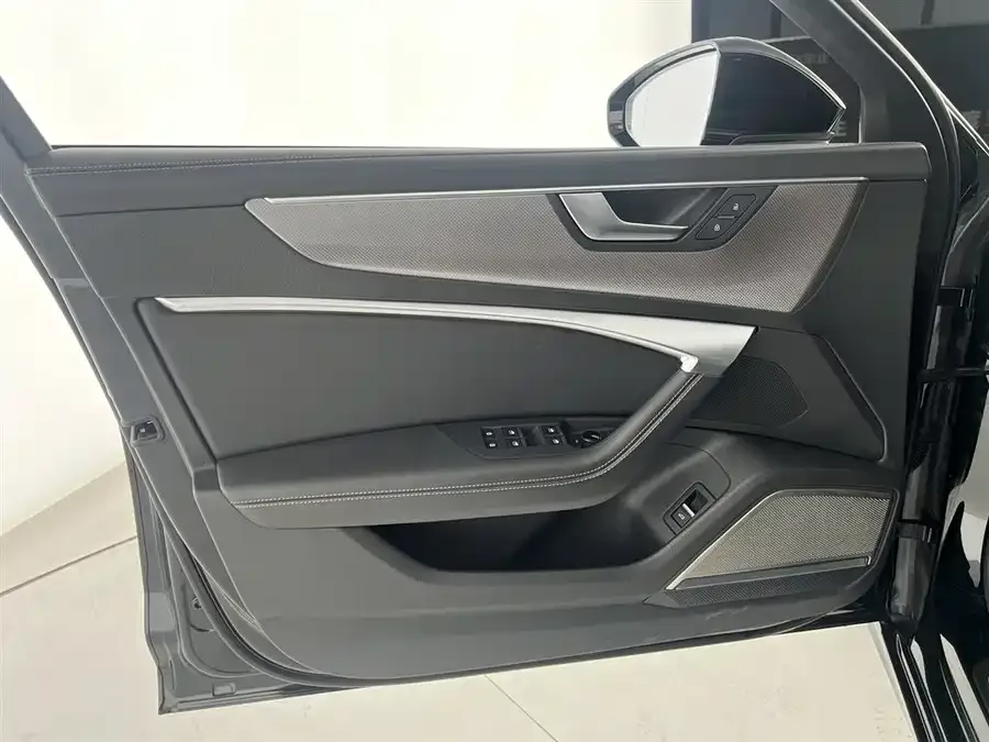 Audi A6L 2022 55 TFSI quattro exclusive dynamic model 2022 — миниатюра 3