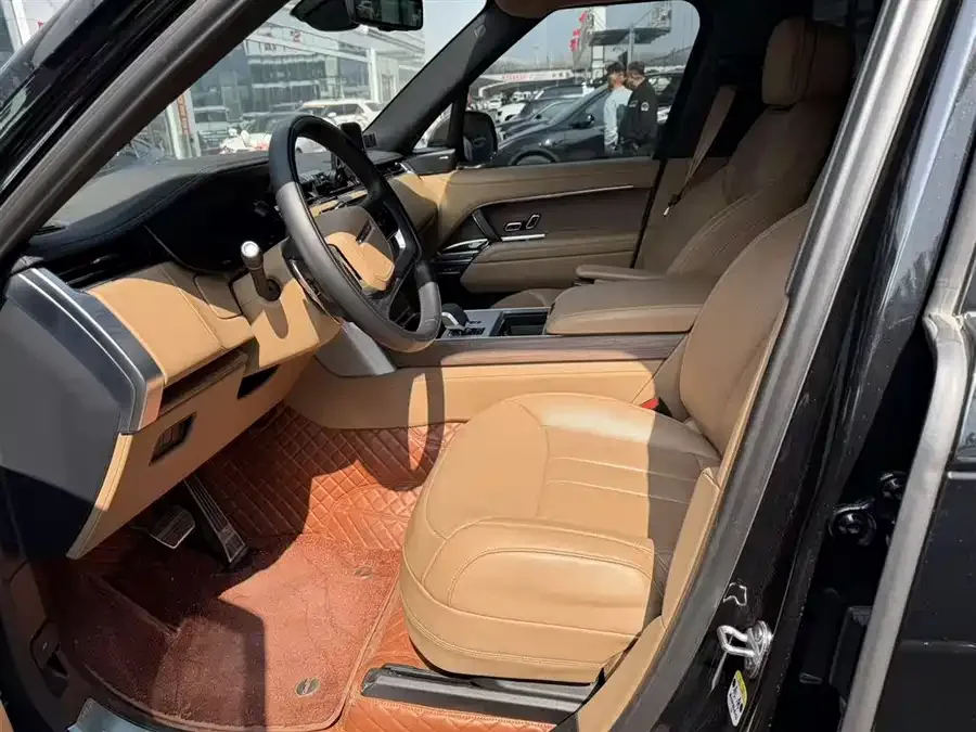Land Rover Range Rover Range Rover 2025 3.0 L6 400PS Grand Edition 2024 — миниатюра 2