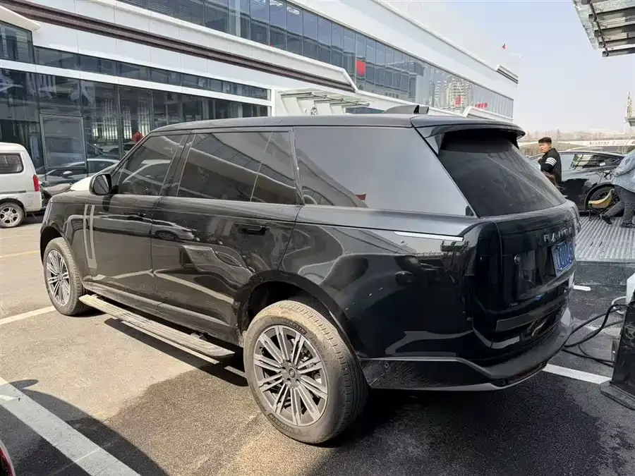 Land Rover Range Rover Range Rover 2025 3.0 L6 400PS Grand Edition 2024 — миниатюра 3