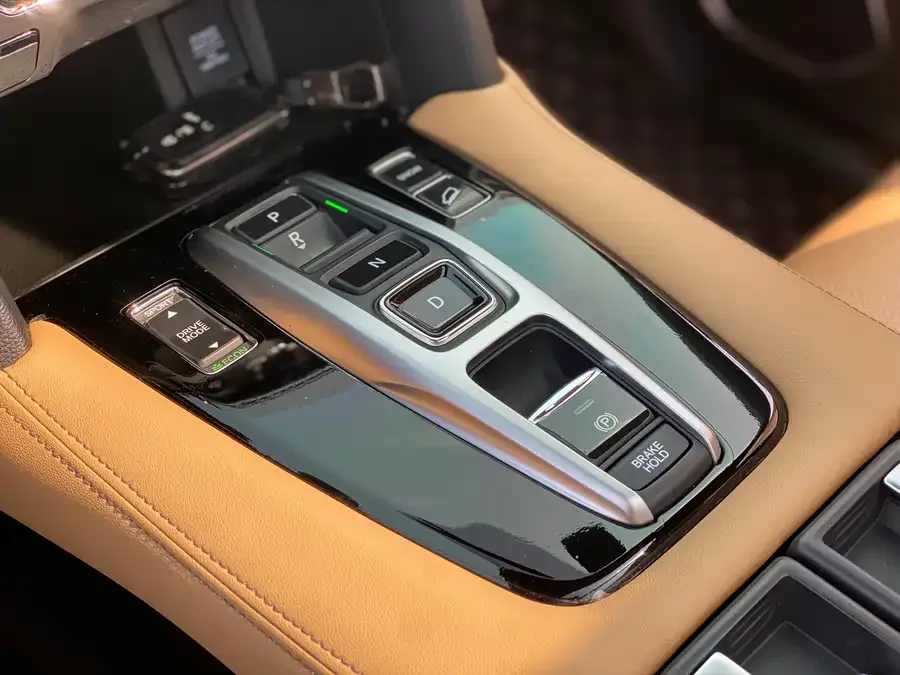 Honda UR-V 2020 370TURBO 2WD Elegant Edition 2022 — миниатюра 5