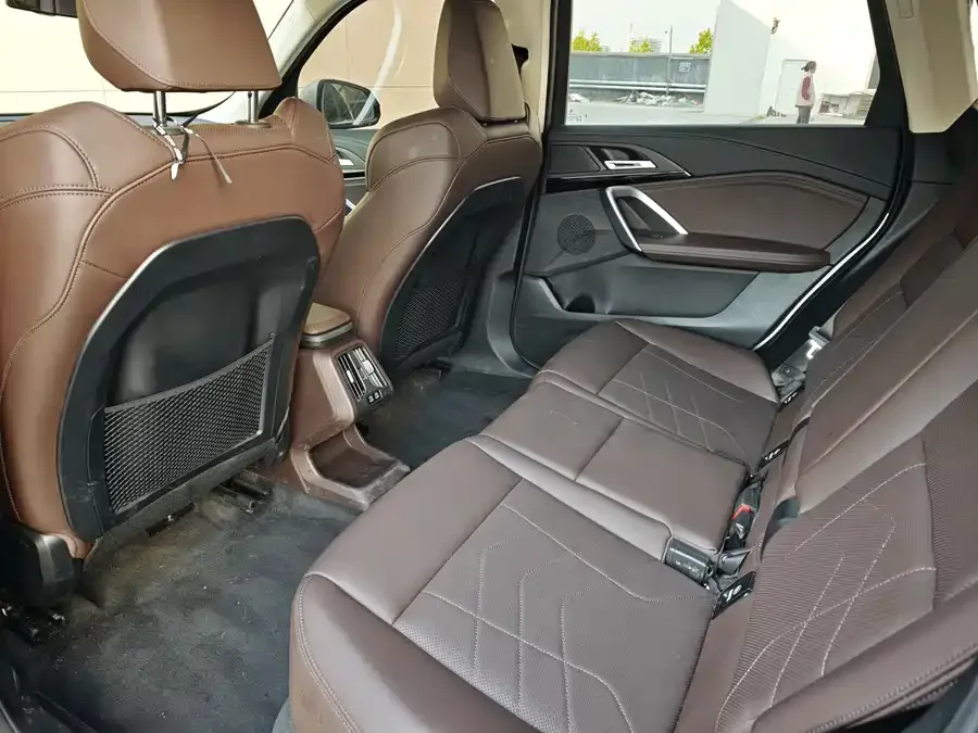 BMW iX1 2025 eDrive25L X Design Package 2024 — миниатюра 3