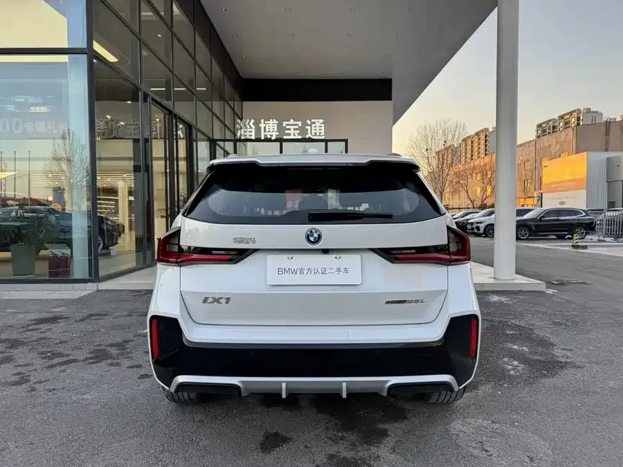 BMW iX1 2023 eDrive25L M Sport Package 2025 — миниатюра 2