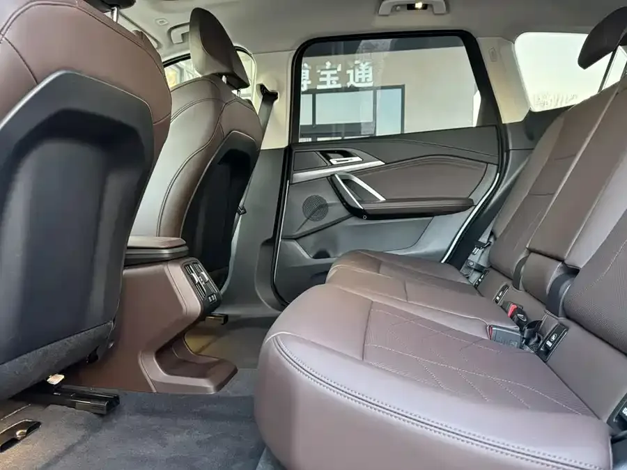 BMW iX1 2023 eDrive25L M Sport Package 2025 — миниатюра 3