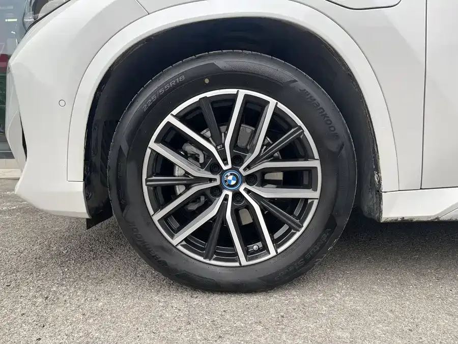 BMW iX1 2023 eDrive25L M Sport Package 2025 — миниатюра 4
