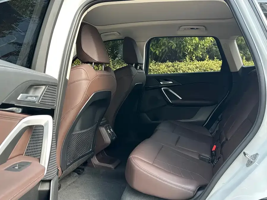 BMW iX1 2023 eDrive25L X Design Package 2024 — миниатюра 2