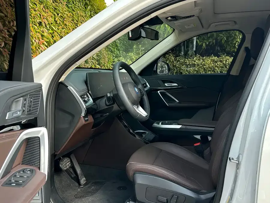 BMW iX1 2023 eDrive25L X Design Package 2024 — миниатюра 5