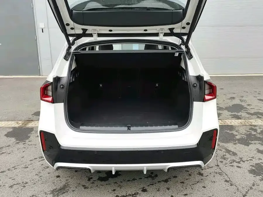 BMW iX1 2023 eDrive25L M Sport Package 2025 — миниатюра 4