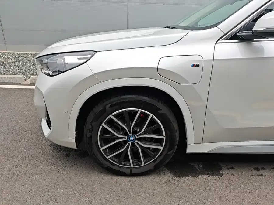 BMW iX1 2025 eDrive25L M Sport Package 2025 — миниатюра 2