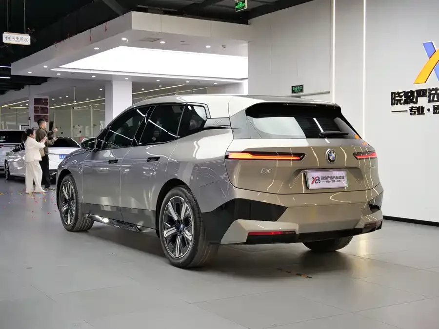 BMW iX 2022 xDrive40 2023 — миниатюра 2