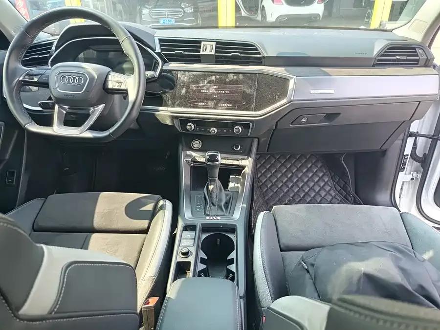 Audi Q3 2023 35 TFSI Fashion Dynamic Edition (1.4T) 2023 — миниатюра 2