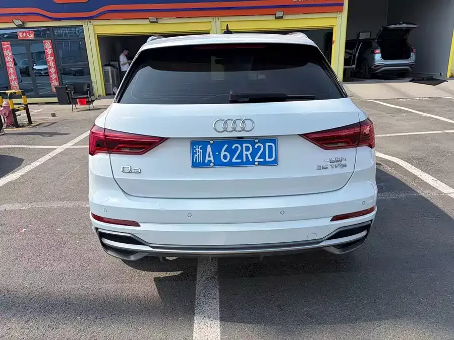 Audi Q3 2023 35 TFSI Fashion Dynamic Edition (1.4T) 2023 — миниатюра 4