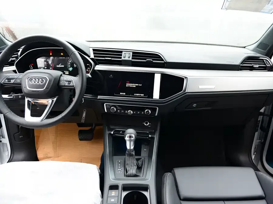 Audi Q3 2023 35 TFSI aggressive and dynamic model (1.5T) 2024 — миниатюра 2