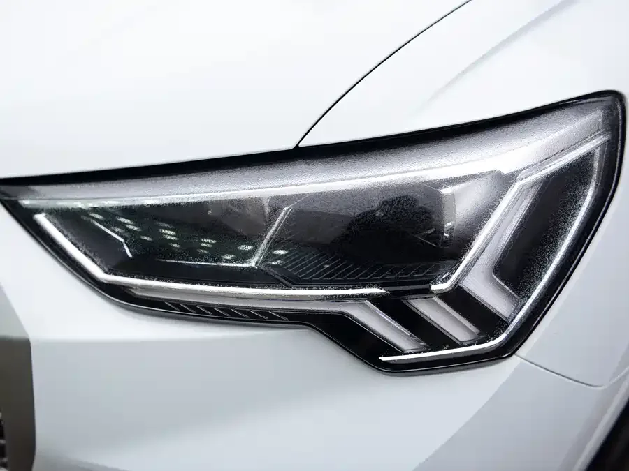 Audi Q3 2023 35 TFSI aggressive and dynamic model (1.5T) 2024 — миниатюра 3
