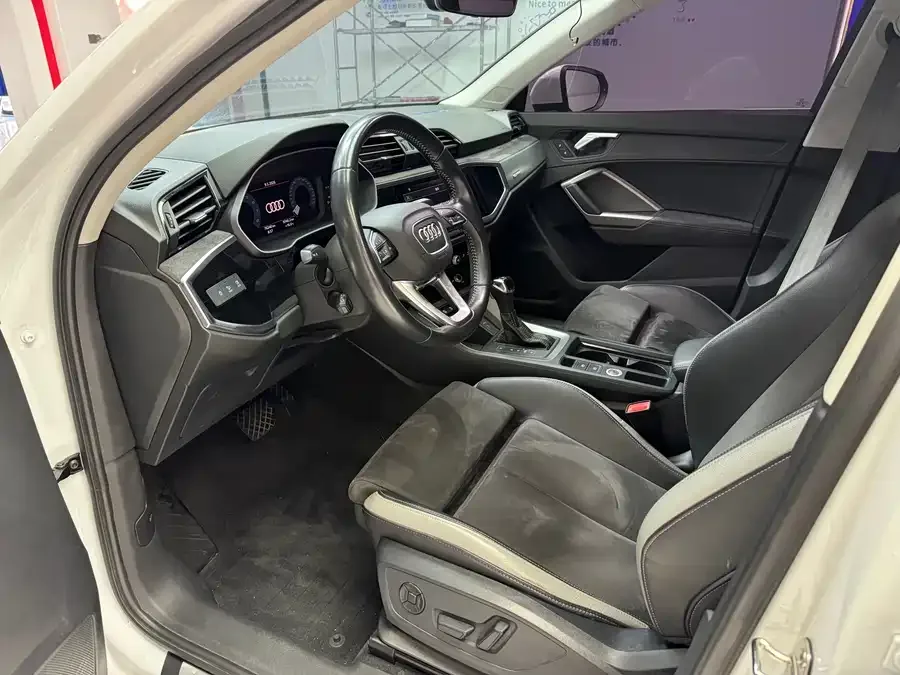 Audi Q3 2022 35 TFSI aggressive and dynamic model 2022 — миниатюра 4