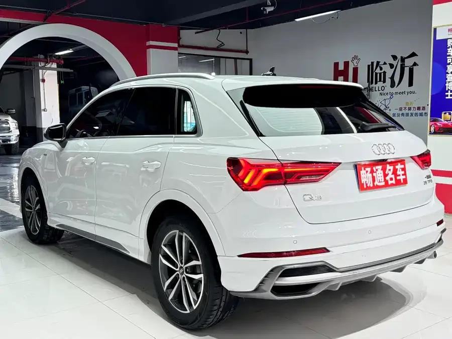 Audi Q3 2022 35 TFSI aggressive and dynamic model 2022 — миниатюра 5