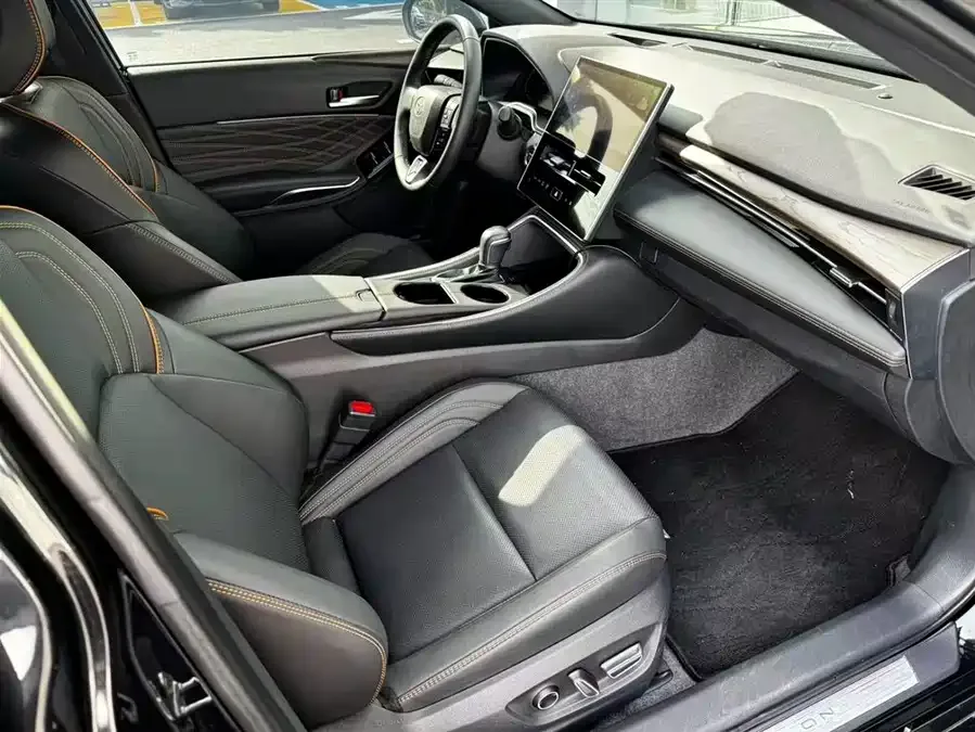 Toyota Avalon 2024 Avalon Hybrid 2.0L Premium Edition 2025 — миниатюра 3