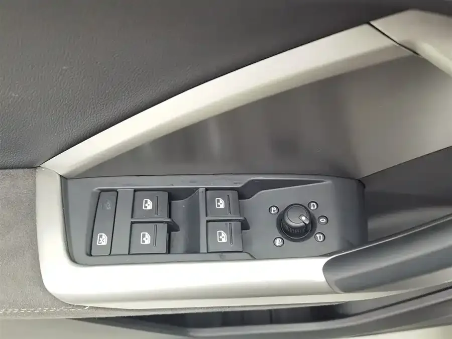 Audi Q3 2023 35 TFSI Fashion Dynamic Edition (1.5T) 2023 — миниатюра 3