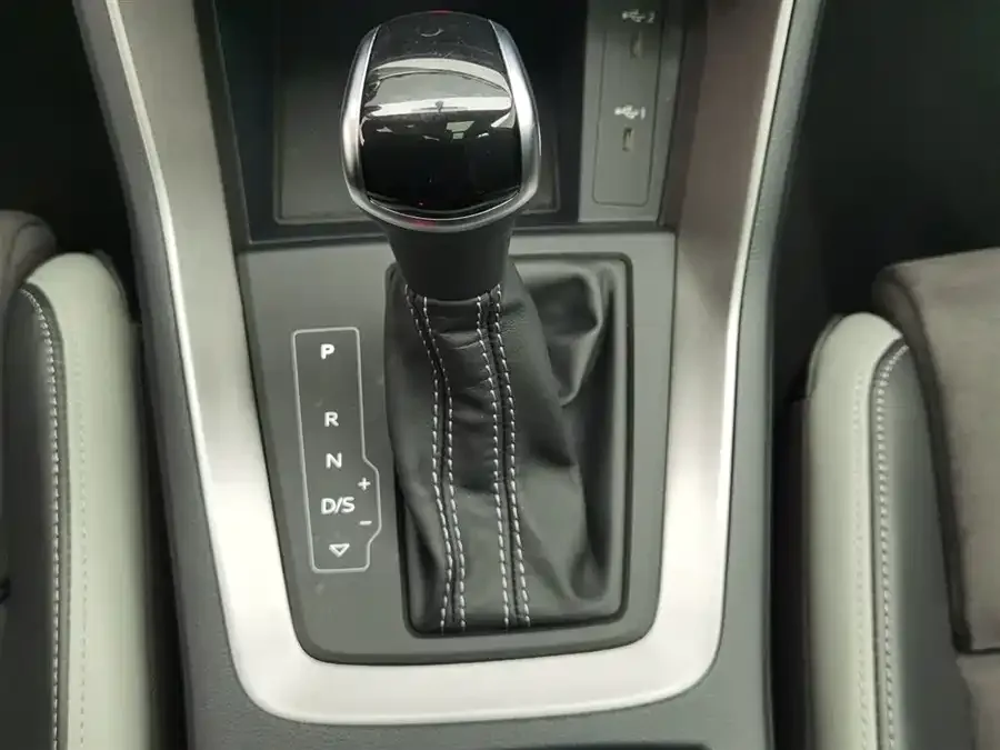 Audi Q3 2023 35 TFSI Fashion Dynamic Edition (1.5T) 2023 — миниатюра 4