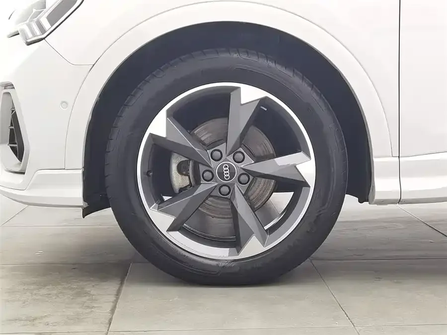 Audi Q3 2023 35 TFSI Fashion Dynamic Edition (1.5T) 2023 — миниатюра 5