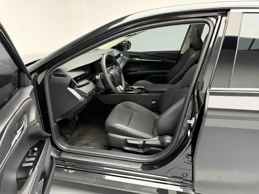 Toyota Camry 2026 Camry Hybrid 2.0HE Elite Edition 2025 — миниатюра 4