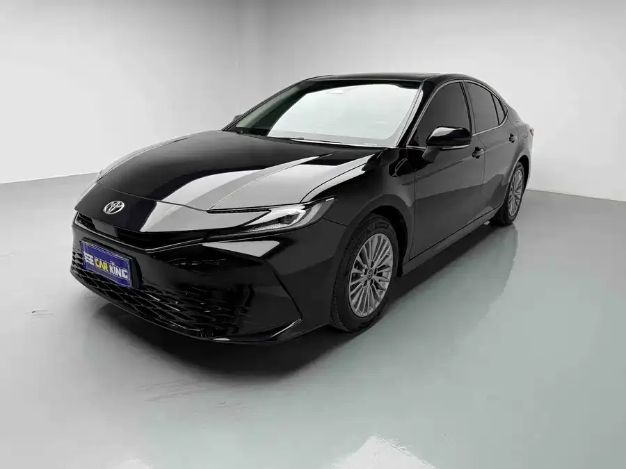 Toyota Camry 2026 Camry Hybrid 2.0HE Elite Edition 2025 — фото 1, купить с доставкой в Москву