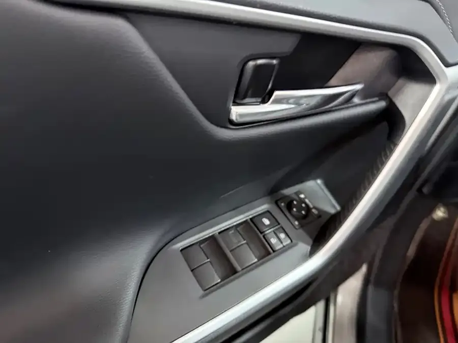 Toyota RAV4 RAV4 Rongfang 2024 2.0L CVT 2WD Fashion PLUS Edition 2024 — миниатюра 3