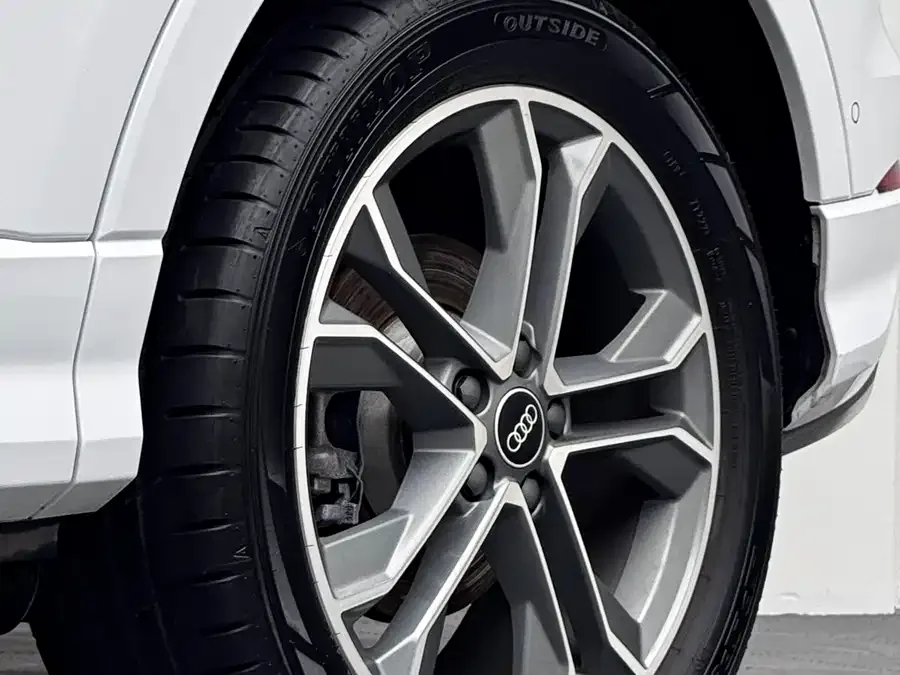 Audi Q3 2022 40 TFSI Fashionable and Dynamic 2022 — миниатюра 2