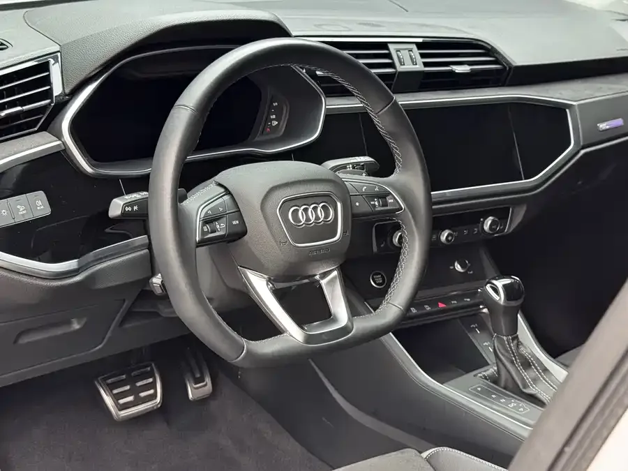 Audi Q3 2022 40 TFSI Fashionable and Dynamic 2022 — миниатюра 3