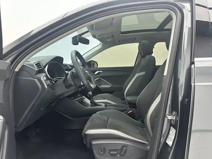 Audi Q3 2023 35 TFSI Fashion Dynamic Edition (1.4T) 2023 — миниатюра 2