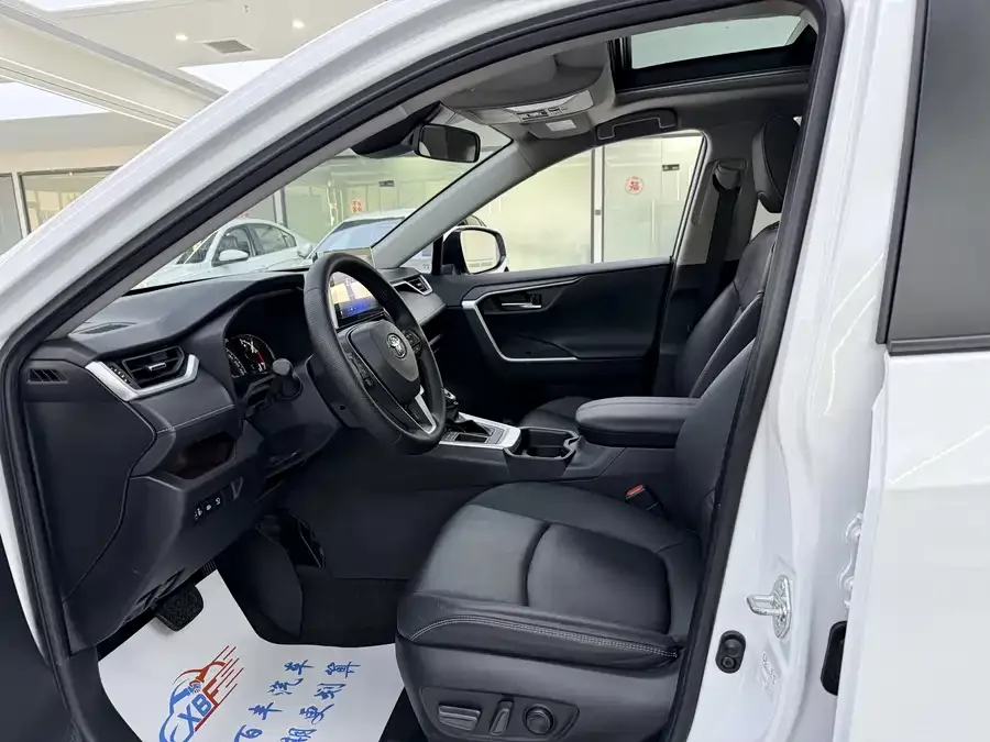Toyota RAV4 RAV4 Rongfang 2022 2.0L CVT 2WD Premium Edition 2023 — миниатюра 4