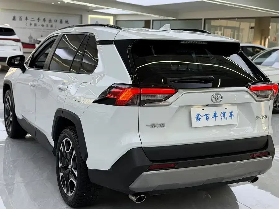 Toyota RAV4 RAV4 Rongfang 2022 2.0L CVT 2WD Premium Edition 2023 — миниатюра 5