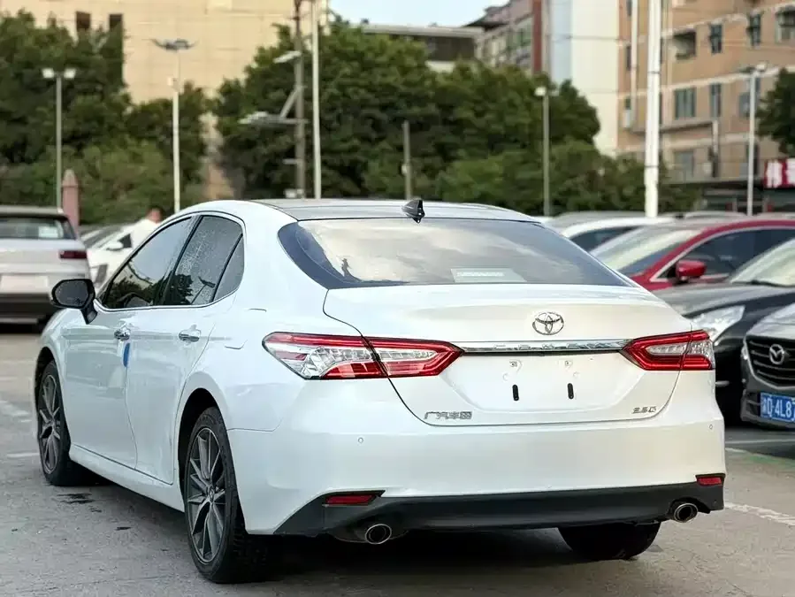 Toyota Camry Camry 2021 2.5G Deluxe Edition 2022 — миниатюра 3