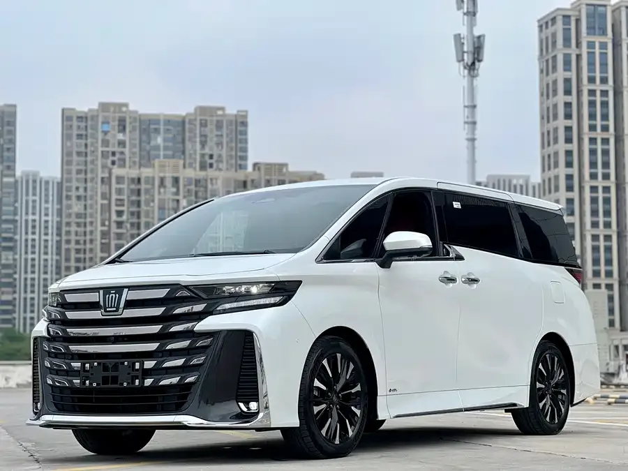 Toyota Crown Vellfire 2025