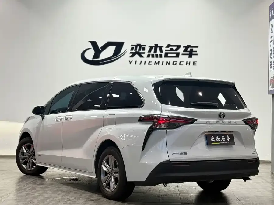 Toyota Sienna SIENNA 2024 2.5L Hybrid Comfort Edition 2025 — миниатюра 3