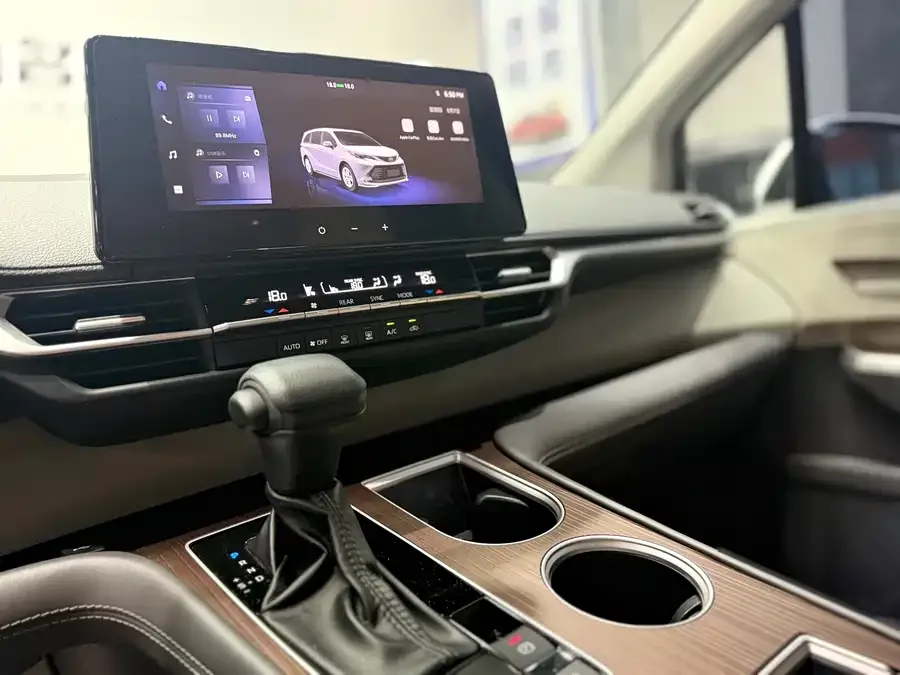 Toyota Sienna SIENNA 2024 2.5L Hybrid Comfort Edition 2025 — миниатюра 4